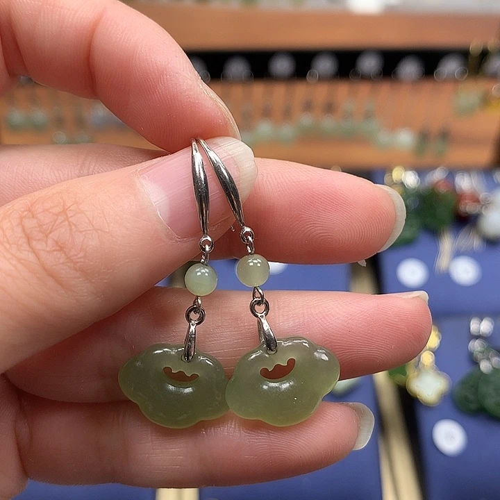 和田玉银S925镶嵌耳环如意锁晴水色16左右