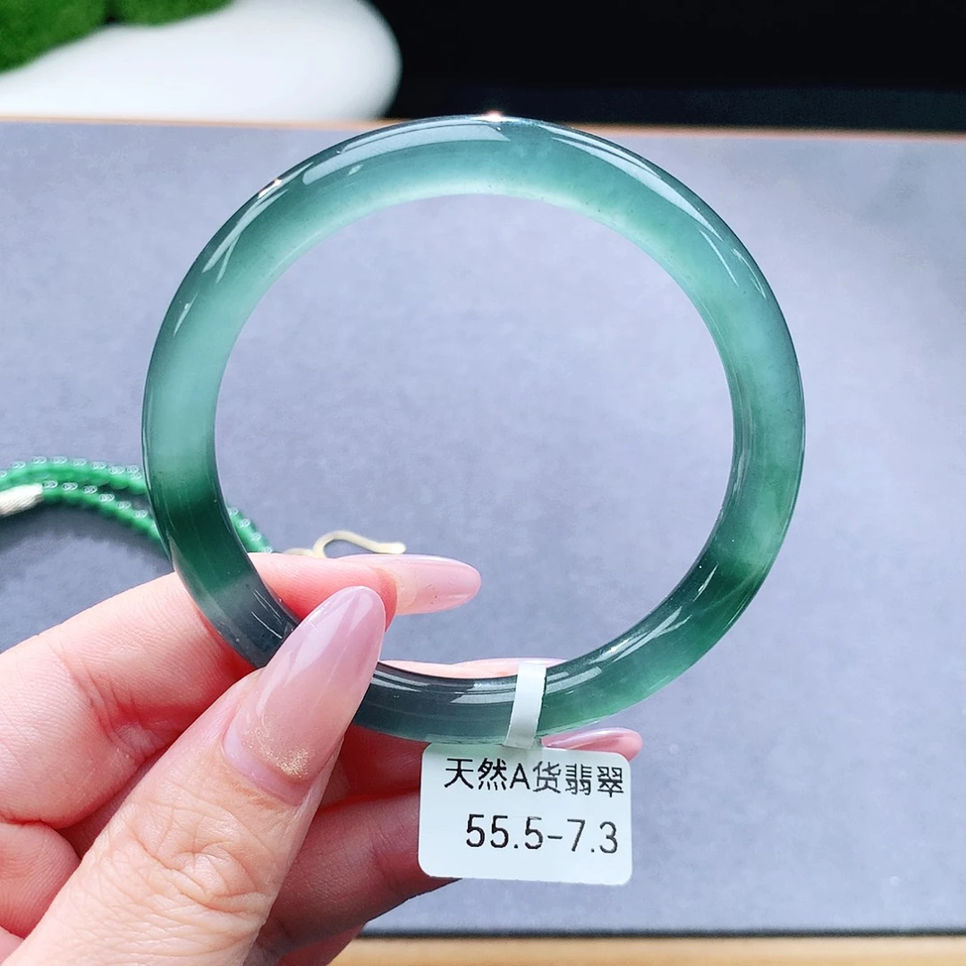 未镶嵌手镯（圆镯）翡翠