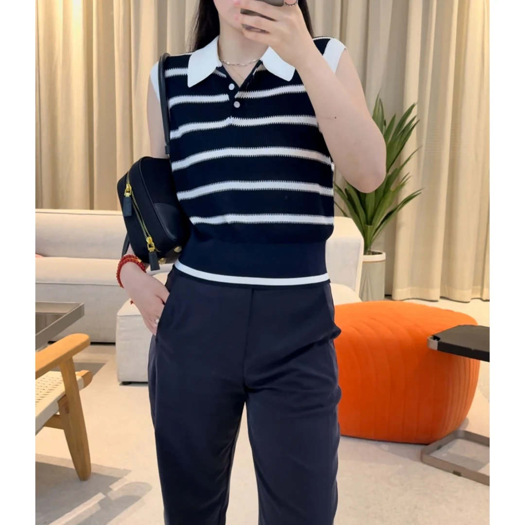 PM王囡囡 藏蓝条翻领背心 ND1A0257