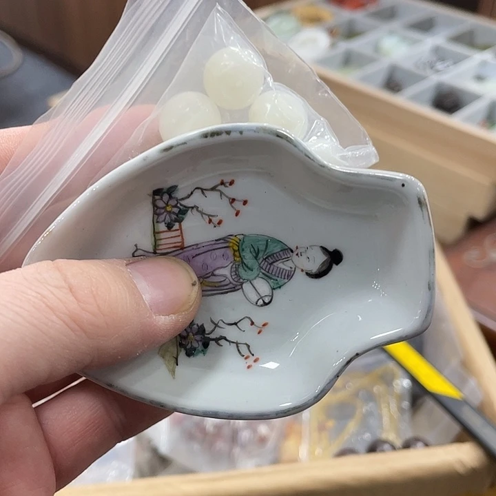清***尘瓷片精美雕刻精美