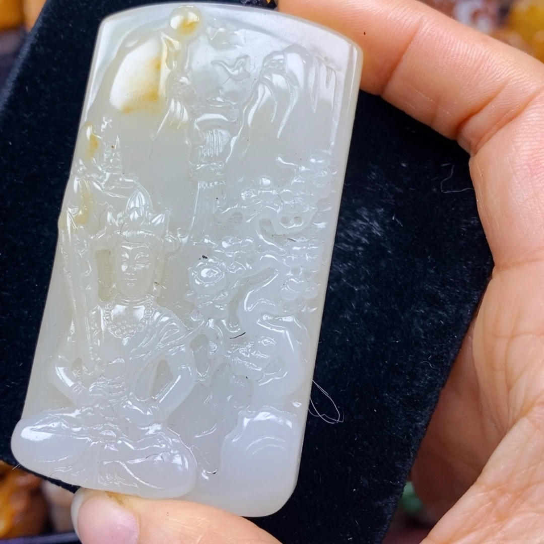 未镶嵌石英质玉（黄龙玉）颈饰