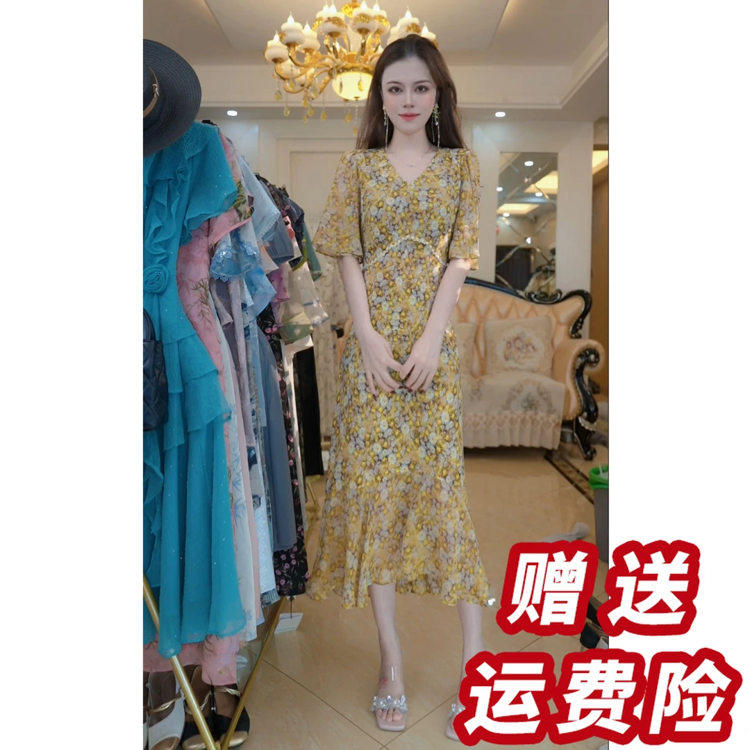 度假风连衣裙女2025款夏v领显瘦高端雪纺a字裙J5232