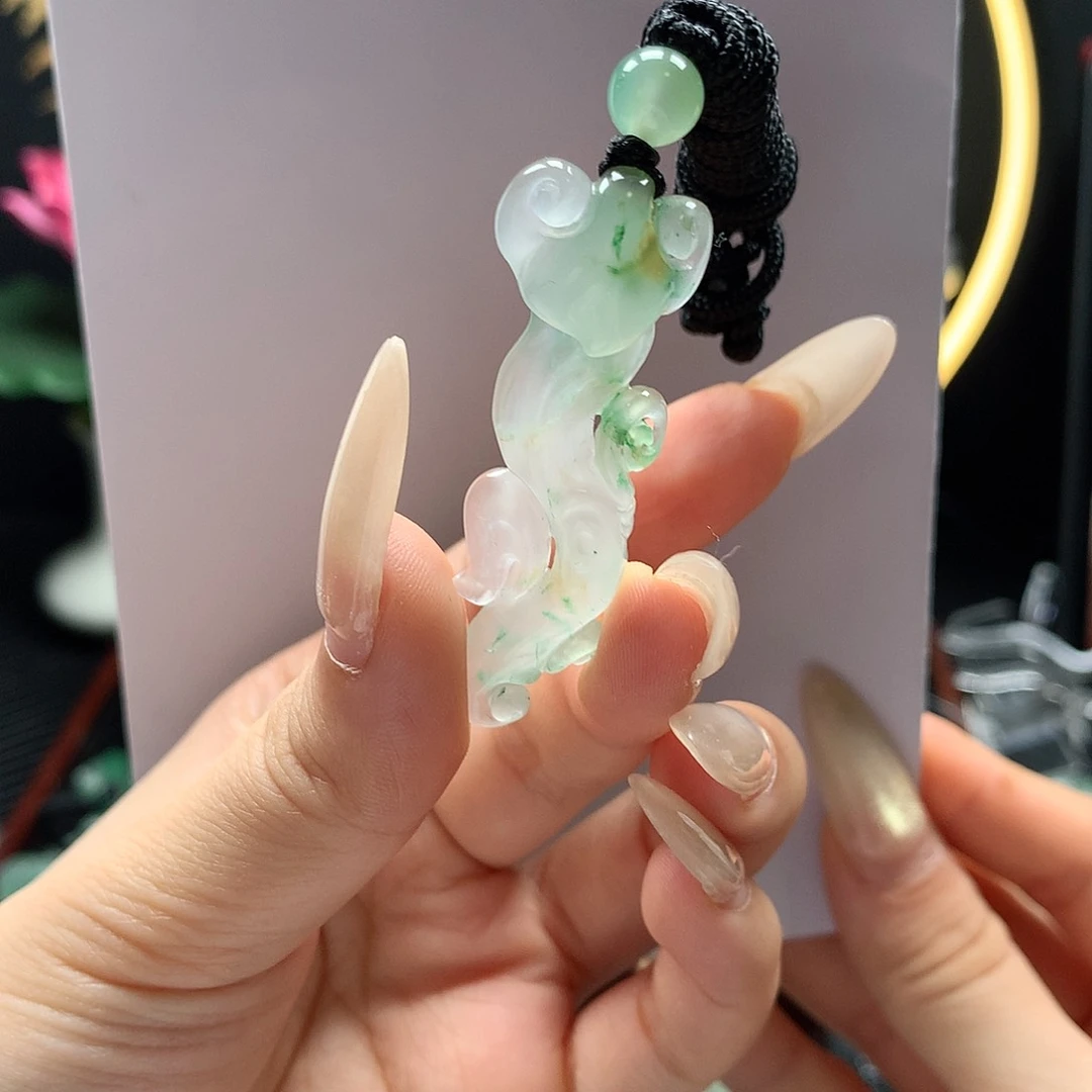 石英质玉吊坠未镶嵌