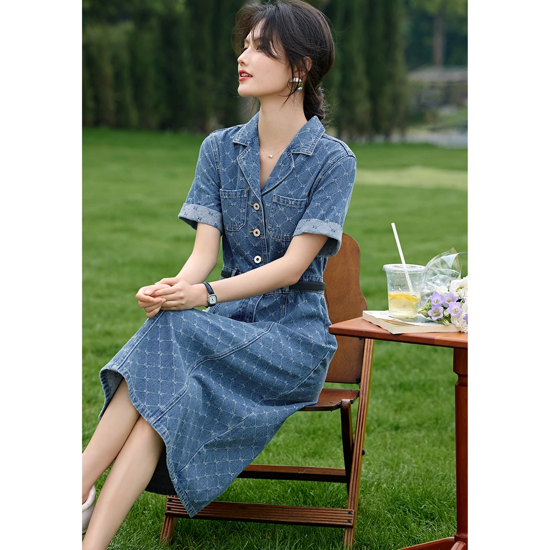 XWI/欣未2025夏款减龄牛仔菱形花纹气质收腰显瘦时尚连衣裙女8008