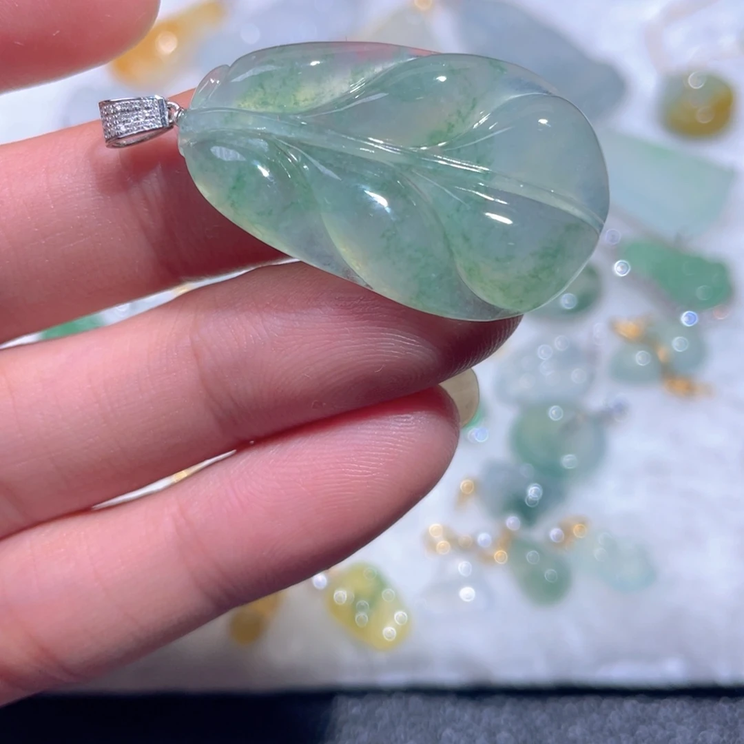 翡翠18K金镶嵌颈饰翡翠