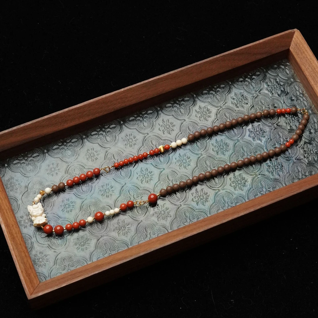 四季无忧 天然猛犸牙5mm圆珠雕刻朏朏项链