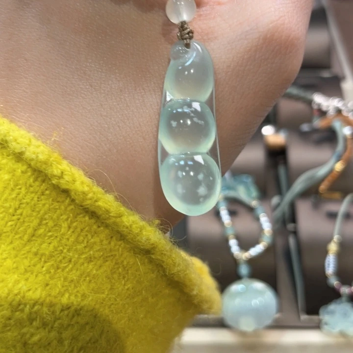 蛇纹石玉颈饰未镶嵌