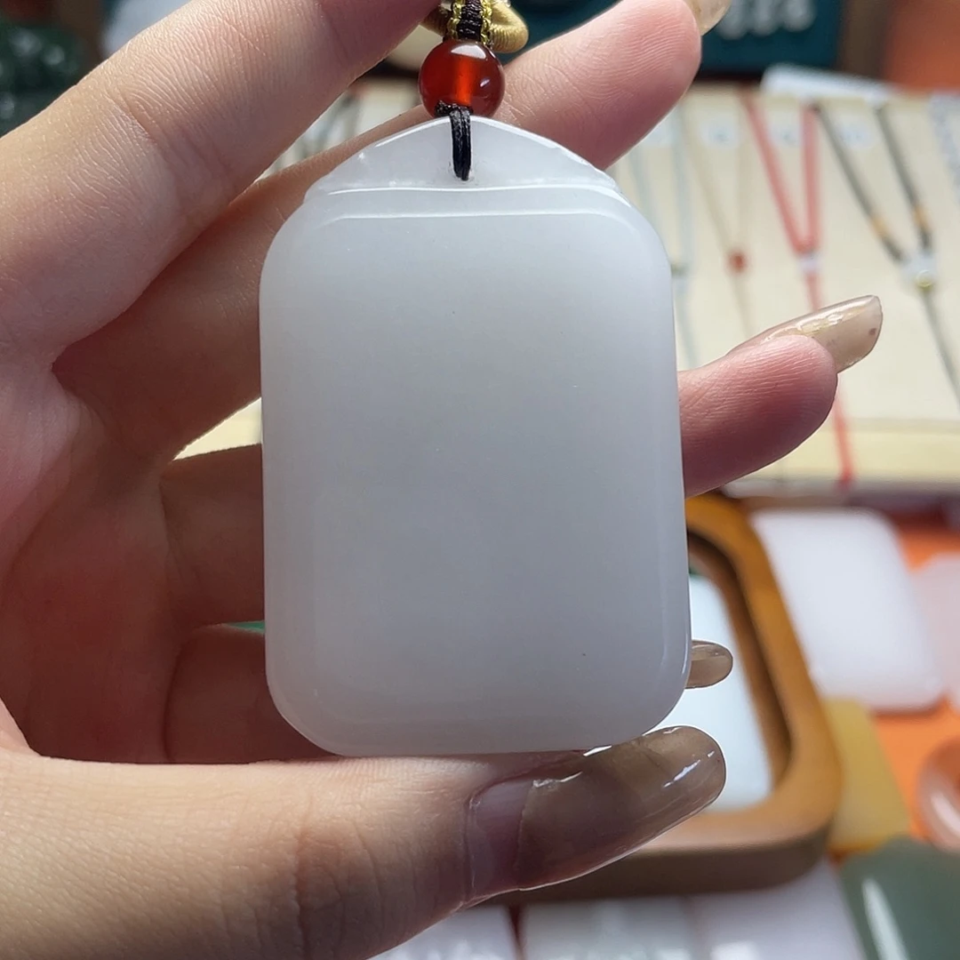 石英质玉未镶嵌颈饰