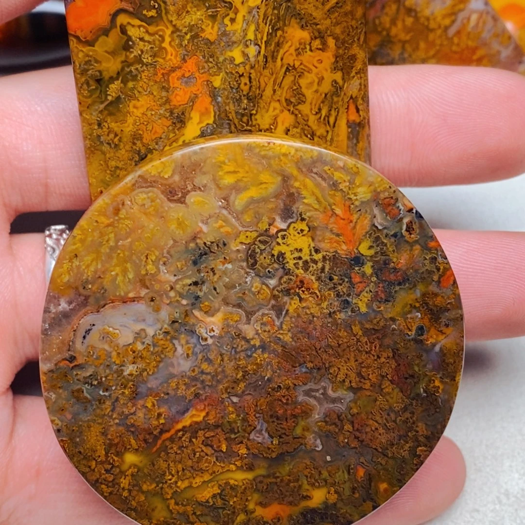 一***民玛瑙/玉髓未镶嵌颈饰