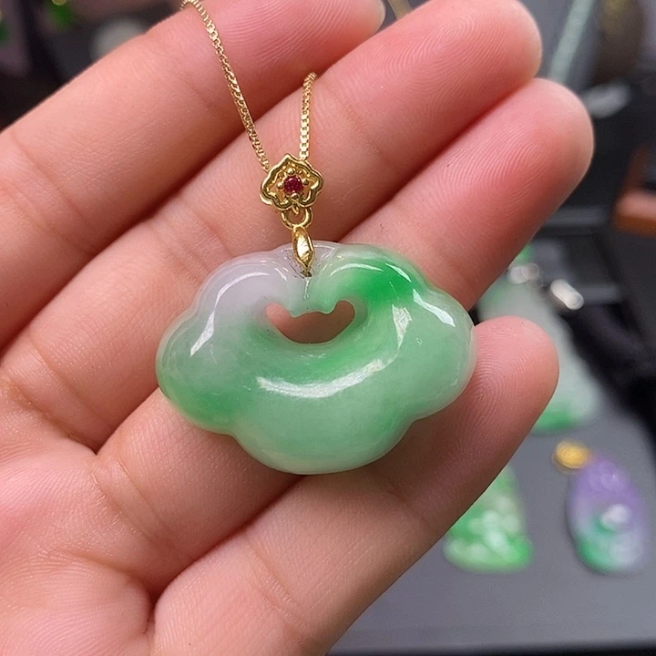 翡翠未镶嵌吊坠(赠链)