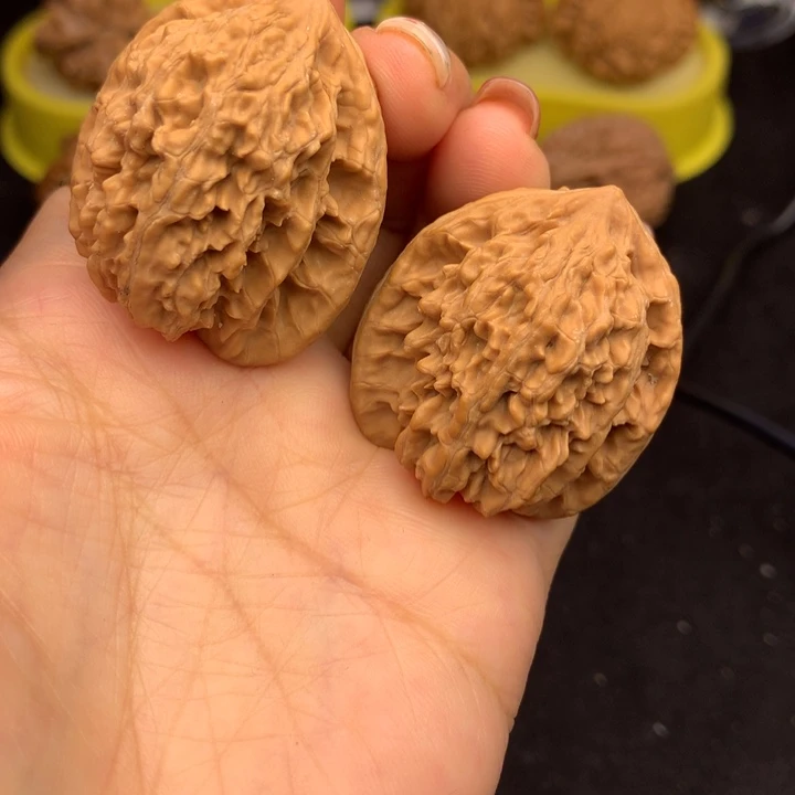 文玩核桃吊坠磐石