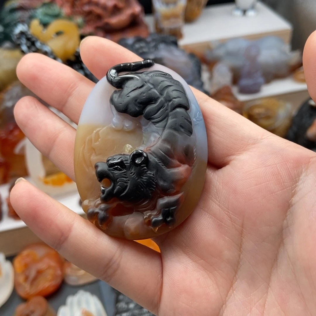 向***发玛瑙/玉髓未镶嵌挂件