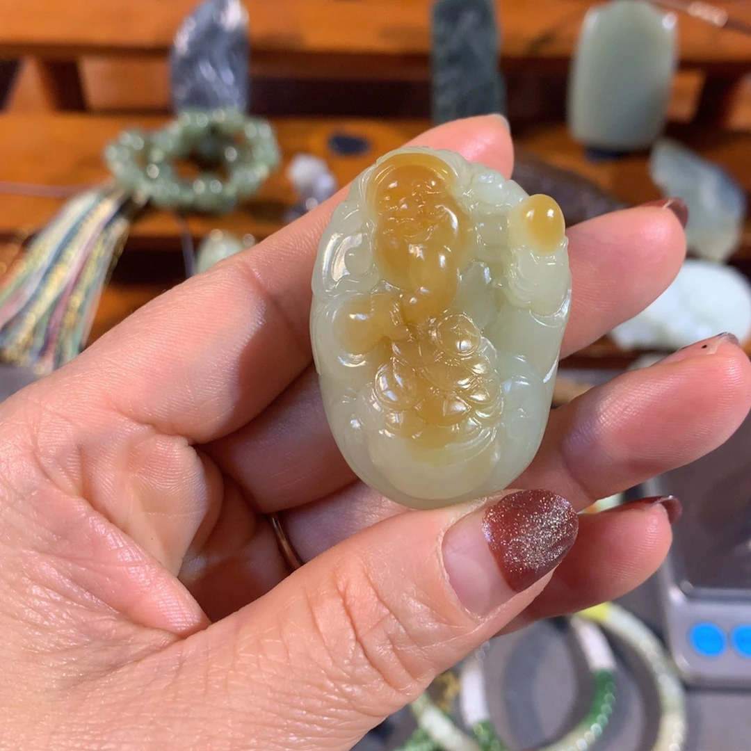 和田玉（糖玉）颈饰未镶嵌经****飞