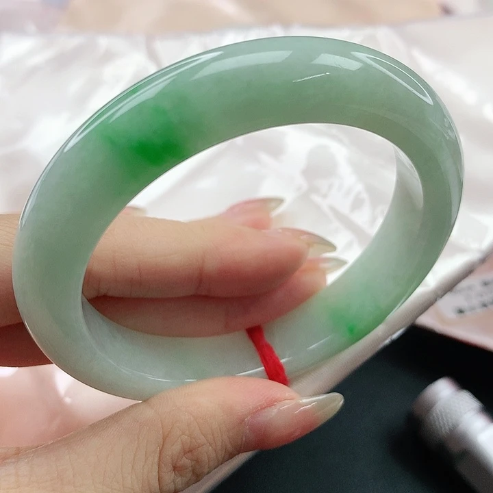 未镶嵌手镯翡翠，820