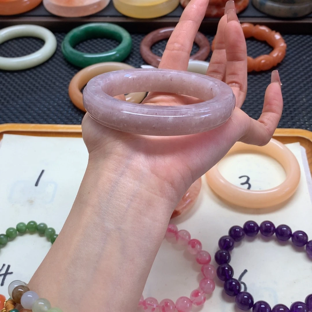 石英质玉手镯未镶嵌富****）