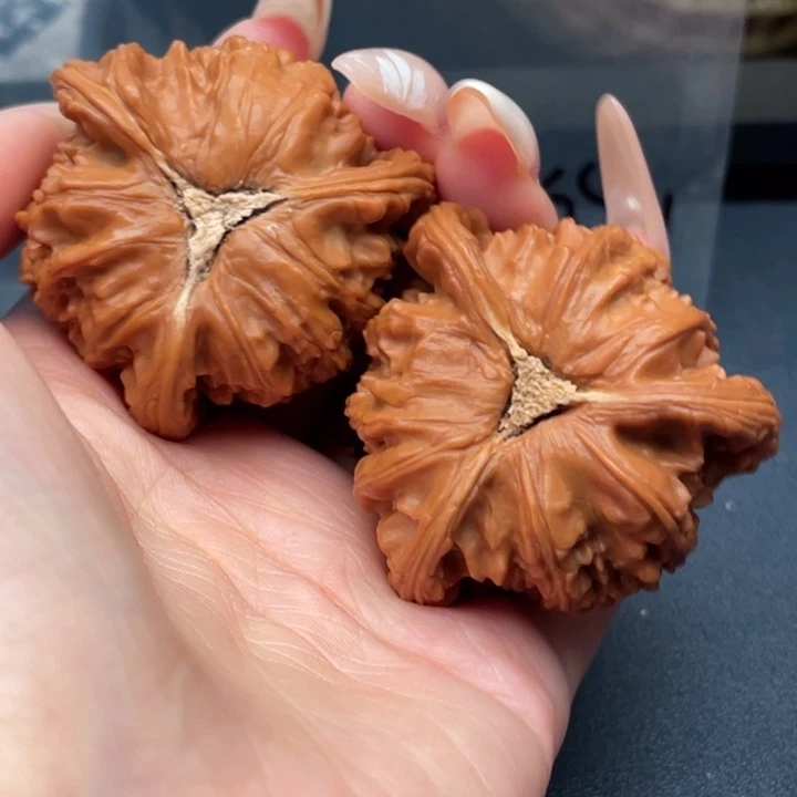 老***三文玩核桃吊坠白狮子