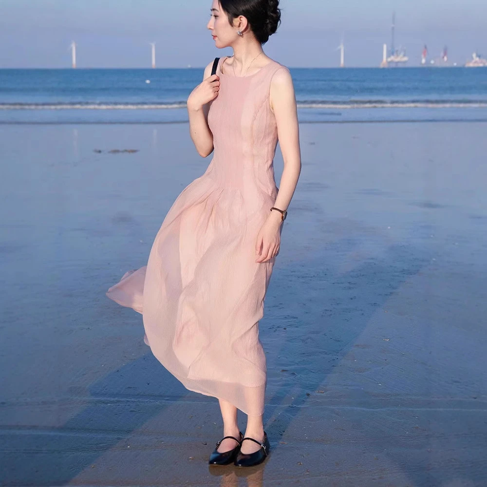 2025夏季新款法式设计感薄款无袖连衣裙收腰显瘦海边度假粉色长裙