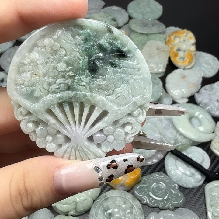 翡翠未镶嵌颈饰翡翠
