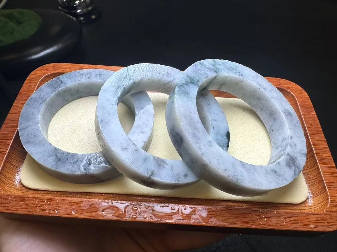 天然缅甸翡翠a货乌鸡手镯多样性发一（偏白）