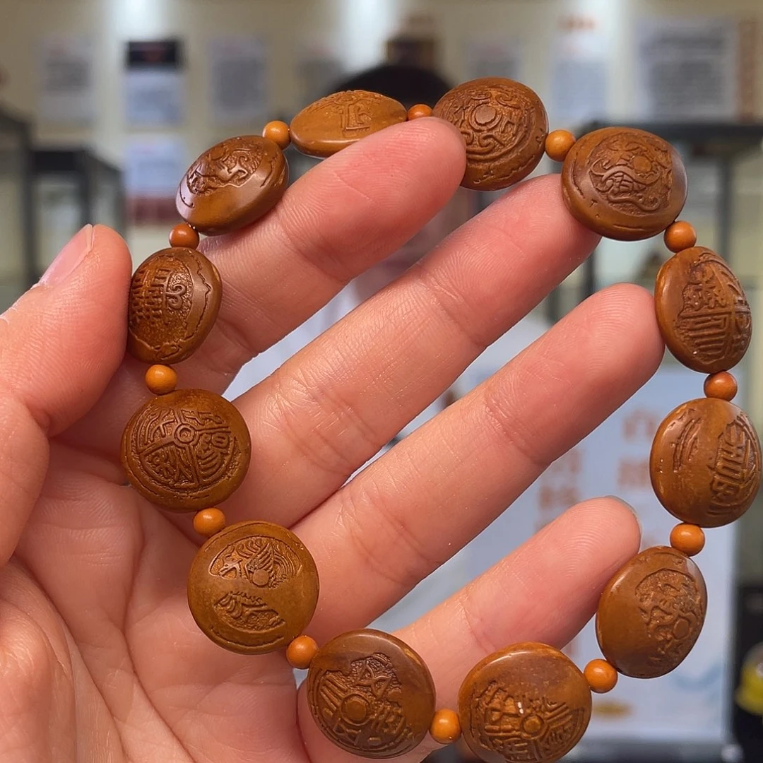 杏核雕刻瓦当核雕作品