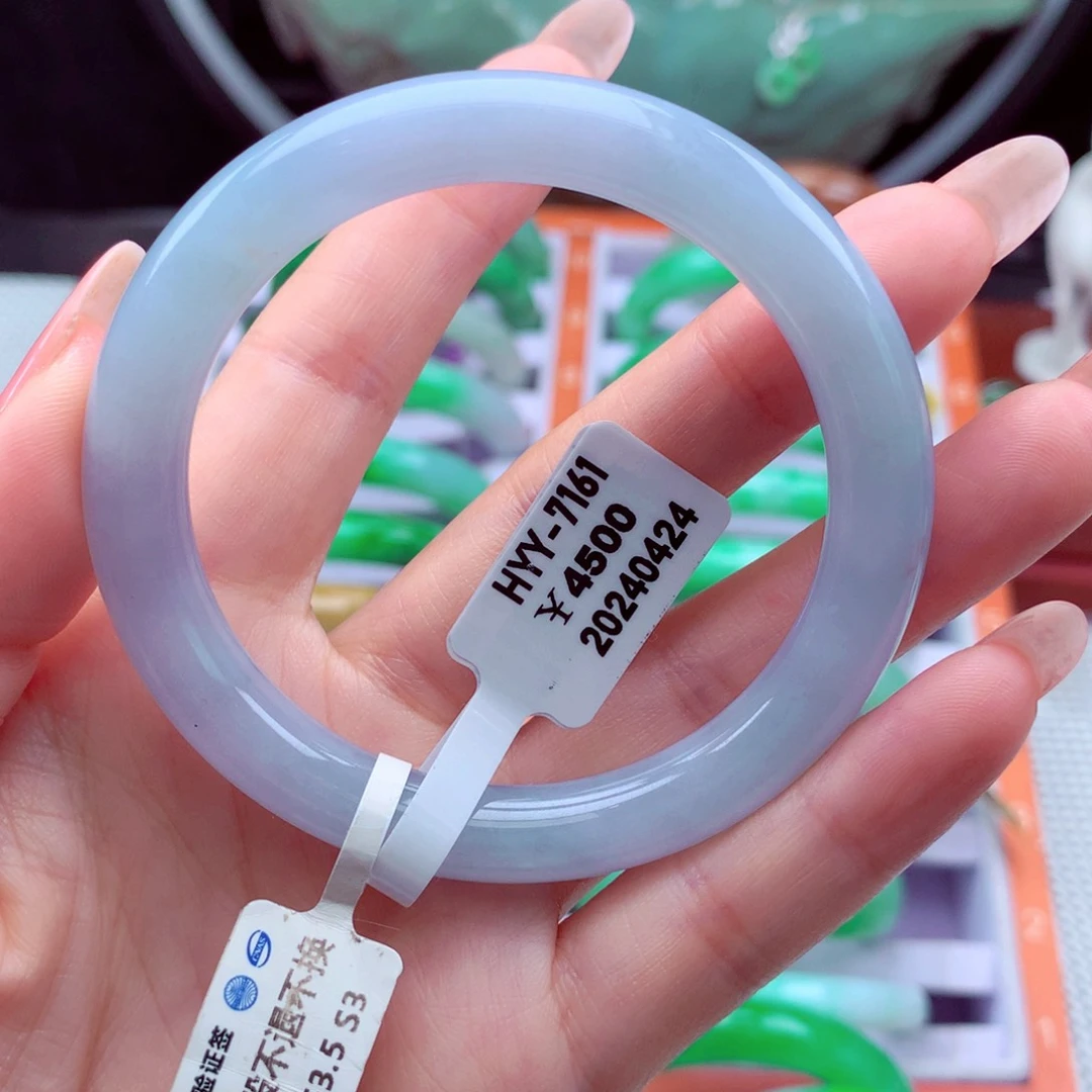 翡翠手镯未镶嵌翡翠