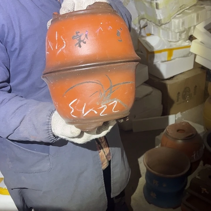 紫砂花盆紫砂花盆和小盆栽