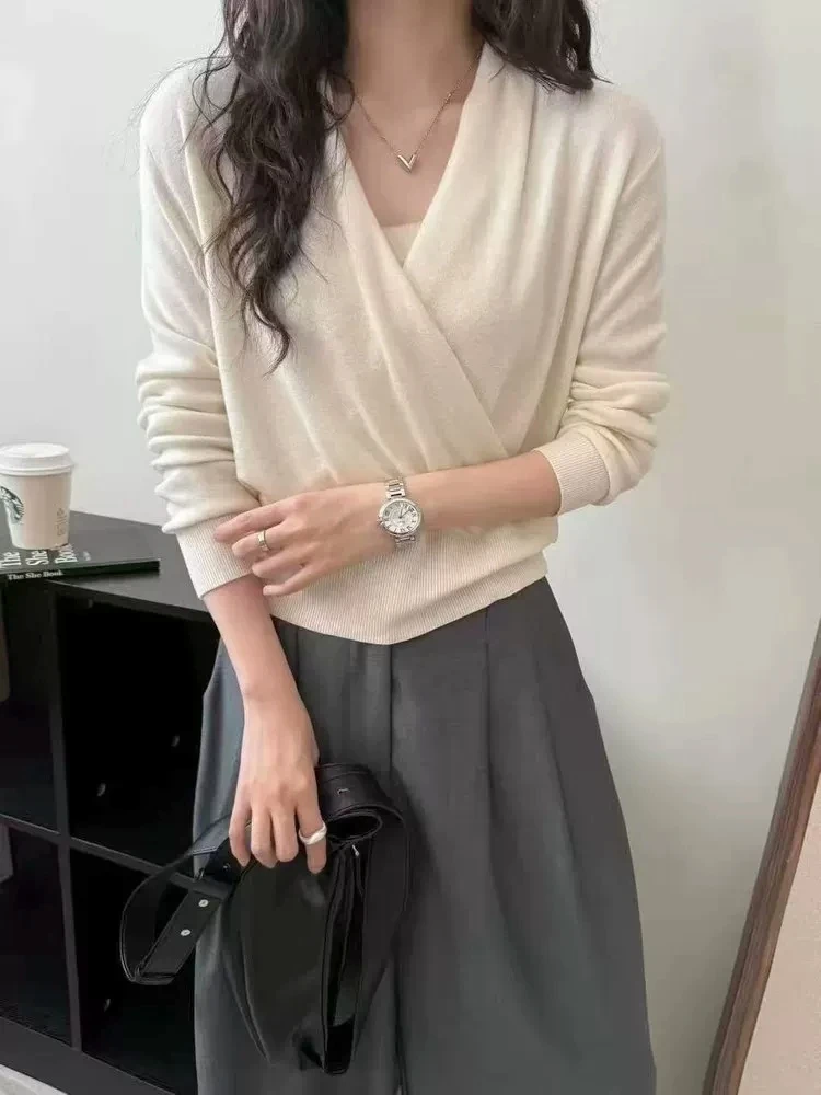 春秋常规款V领宽松型T恤设计感女装修身秋冬长袖v领显瘦针织