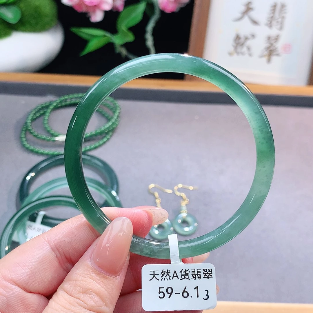 未镶嵌手镯（圆镯）翡翠