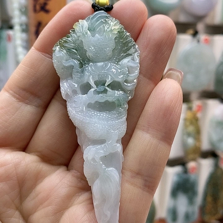 翡翠颈饰未镶嵌每天