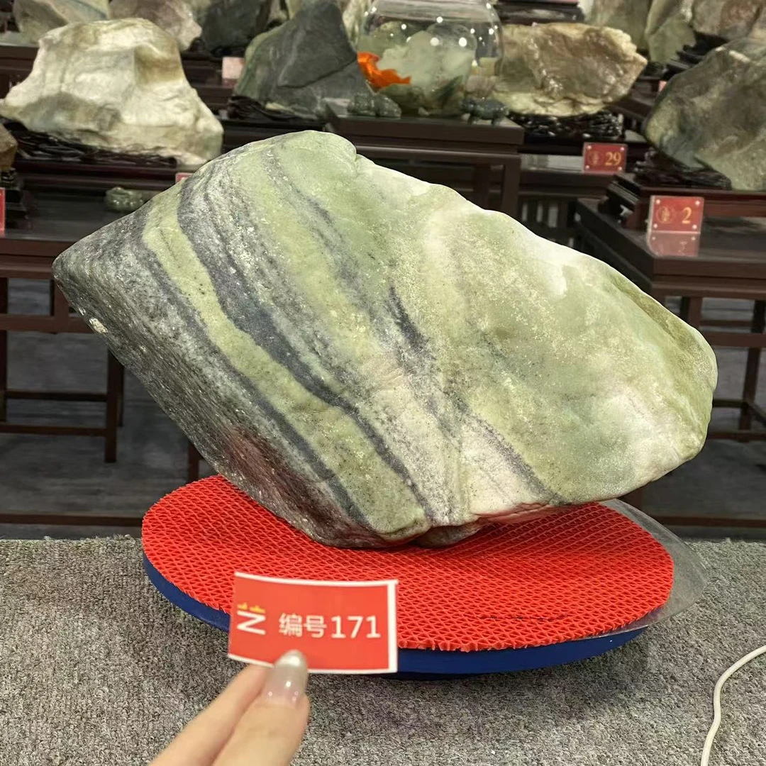 新疆玉料原石发一件编号171