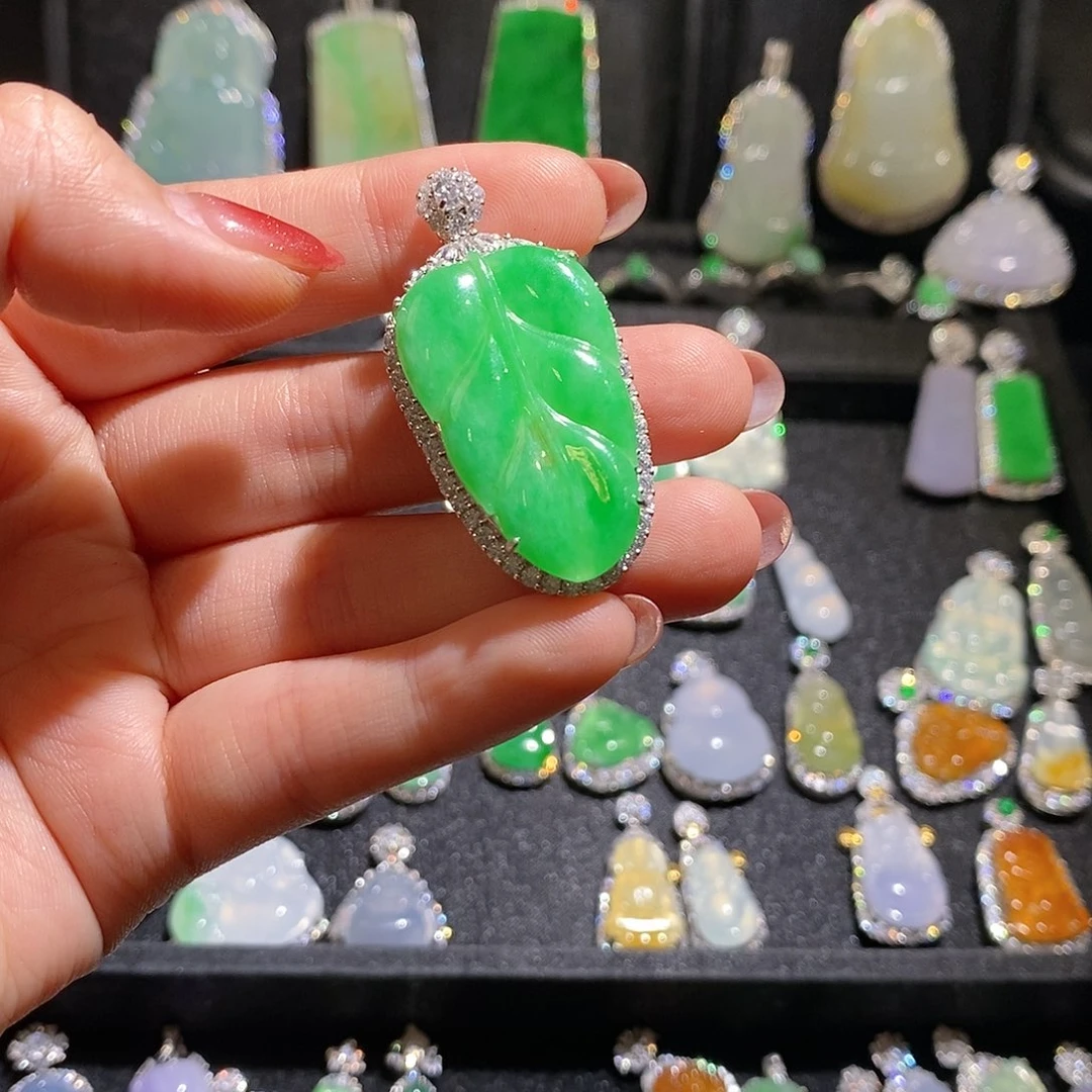 颈饰银S925镶嵌翡翠蜜****?天然翡翠