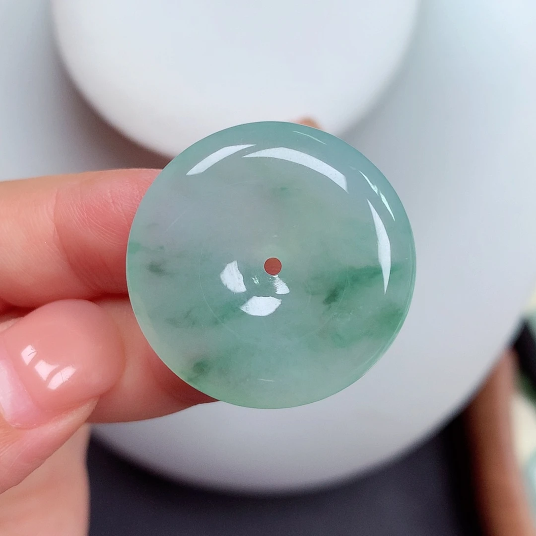 翡翠未镶嵌颈饰平安扣