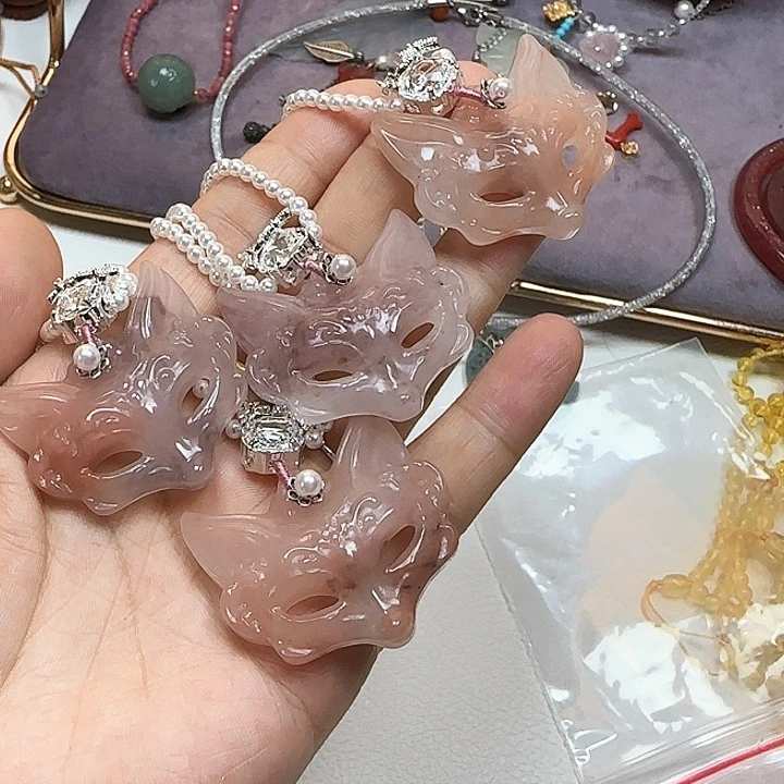 石英质玉未镶嵌颈饰