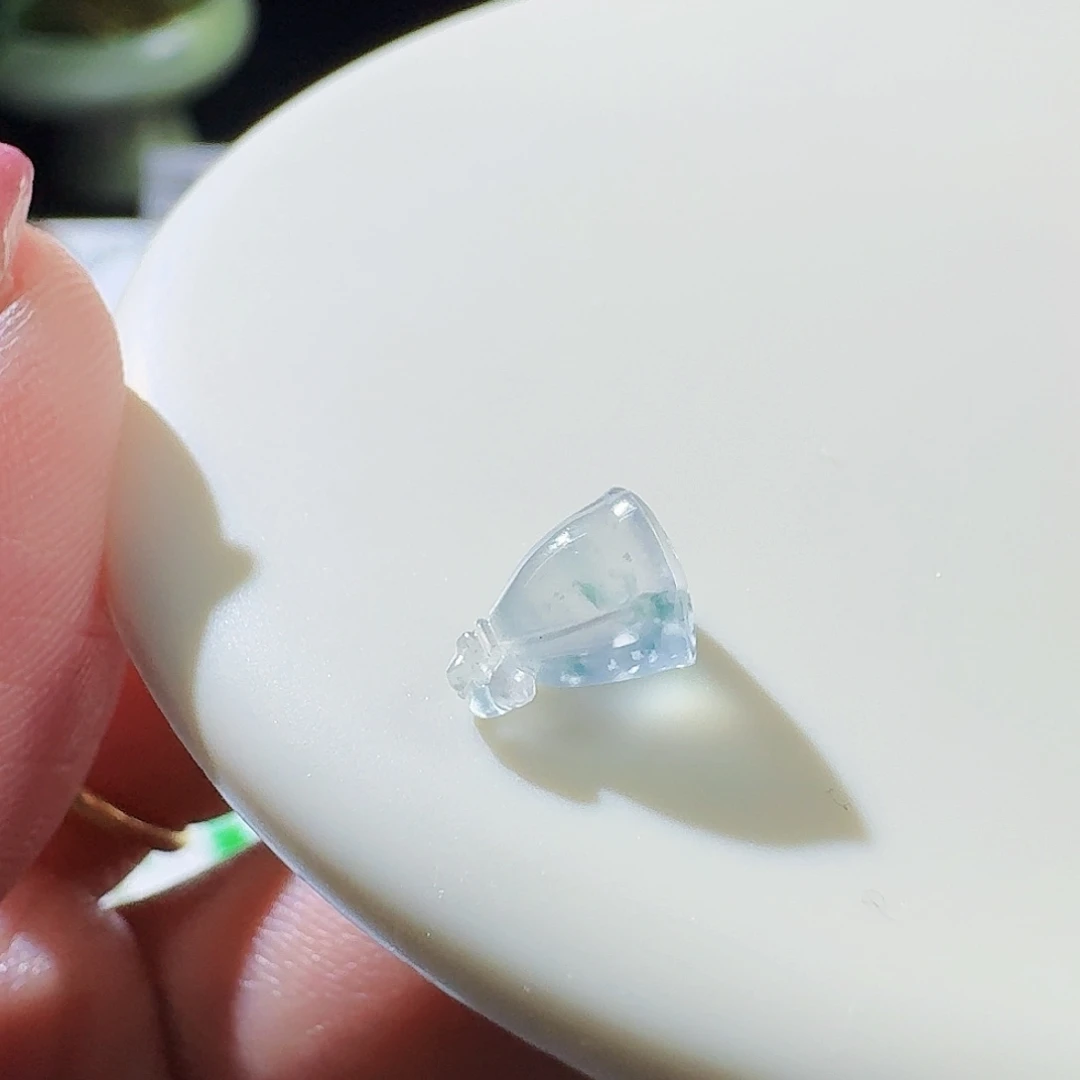 翡翠未镶嵌颈饰裸石