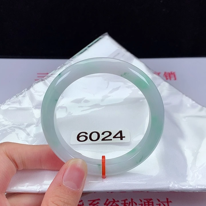 【闪购商品】翡翠手镯未镶嵌52圈口