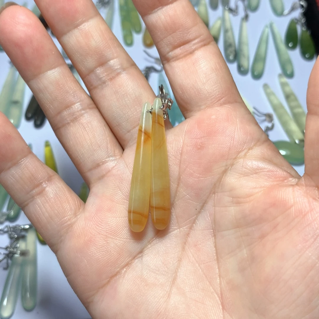 蛇纹石玉未镶嵌耳环