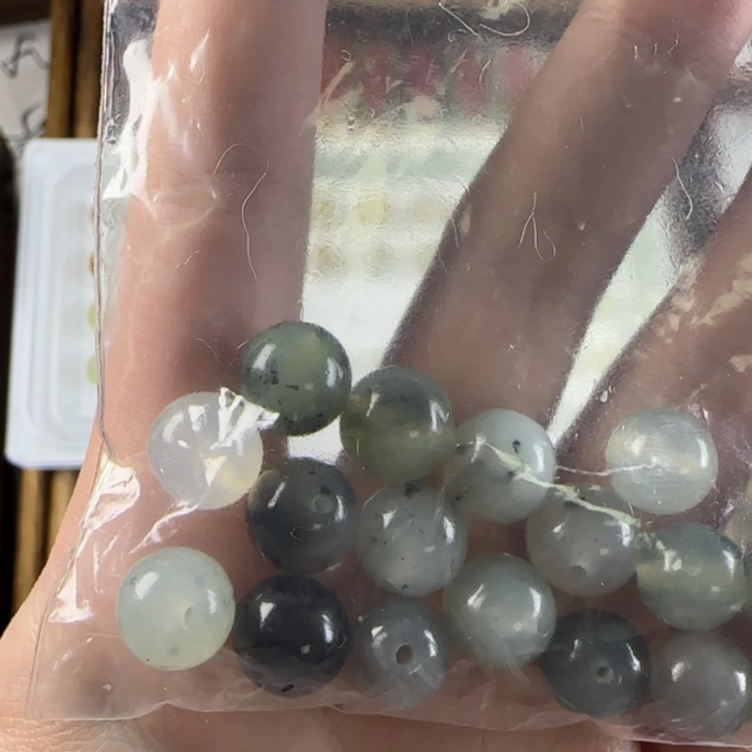 三***机蛇纹石玉合金颈饰