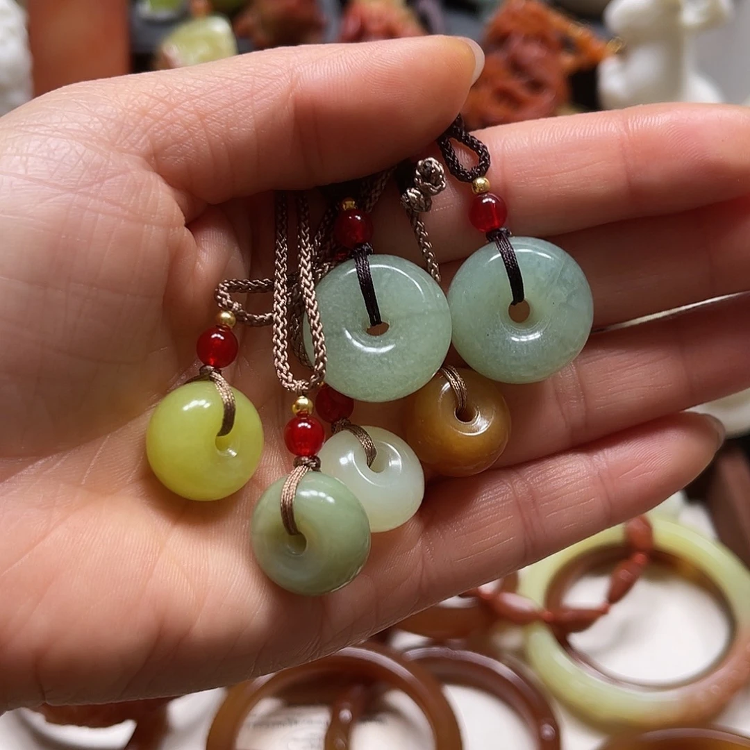 蛇纹石玉吊坠发一个未镶嵌