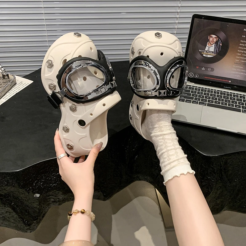 时尚朋克风眼镜洞洞鞋女2025夏季新款百搭厚底防滑踩屎感凉拖鞋潮