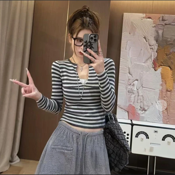 2025年秋冬新款条纹针织衫假两件上衣V领修身显瘦W1-53