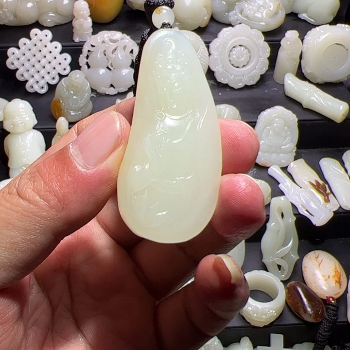 盛***格和田玉未镶嵌挂件