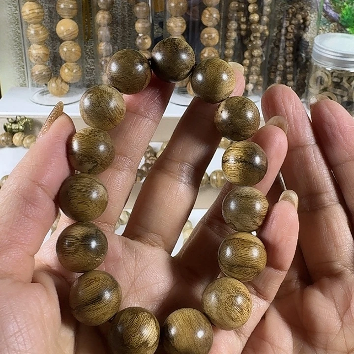 步***者手串沉香达拉干沉香