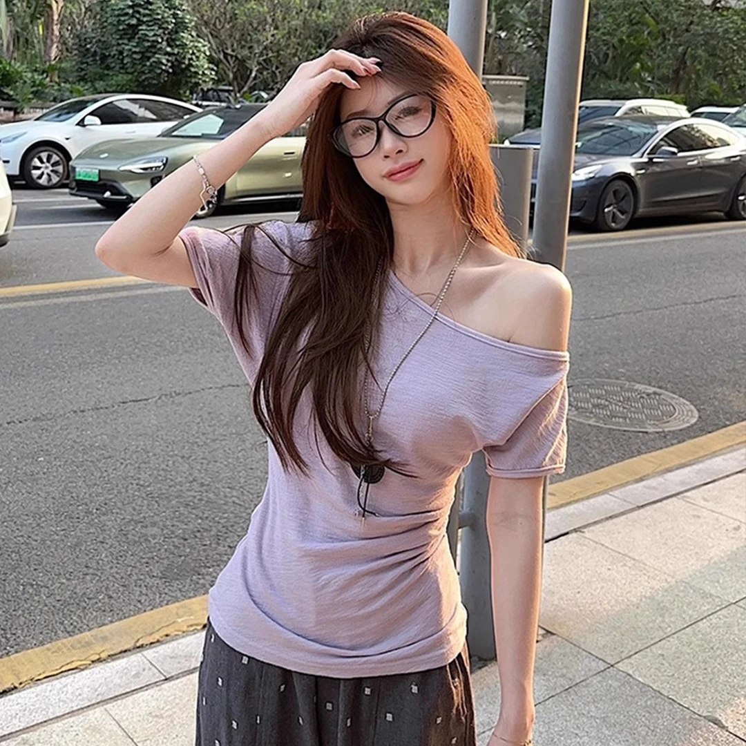 韩系甜辣黄色斜露肩短袖t恤女夏季2025新款修身显瘦收腰别致上衣