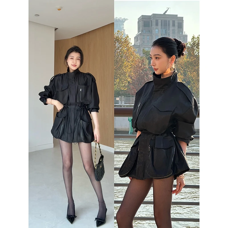 张阿星势不可挡酷飒立领抽绳高腰收腰设计高级感黑色风衣式连衣裙