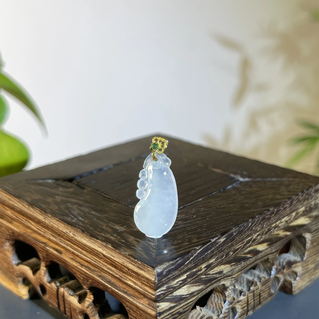 JCA25-06  天然缅甸A货翡翠 18K金扣福瓜