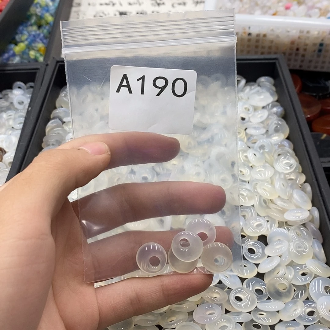 歪***歪合金颈饰玛瑙/玉髓