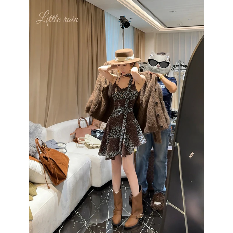 小雨姐姐【美学野性】时髦复古豹纹休闲不规则裙摆吊带连衣裙女新款