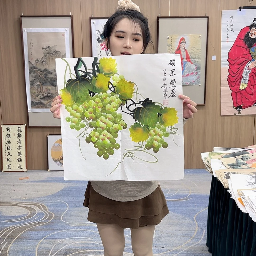 国画00后美女卖字画