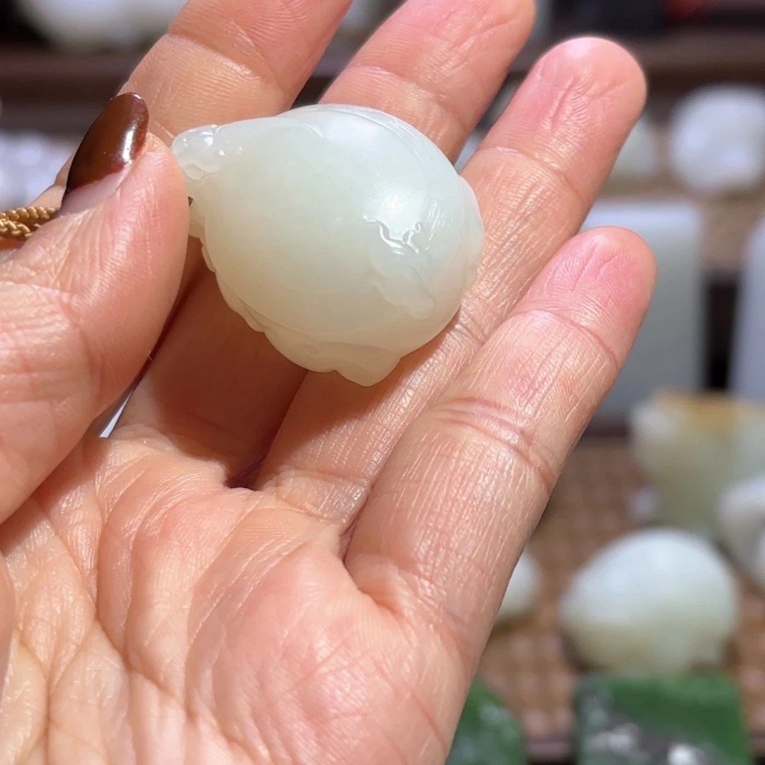 和田玉颈饰未镶嵌哈*丝