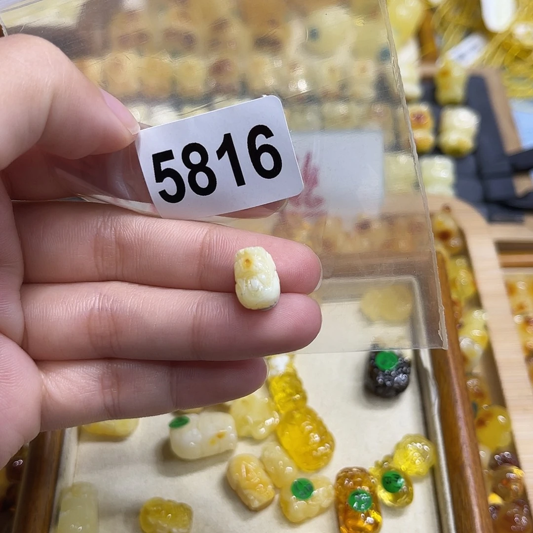 琥珀未镶嵌珠宝奇石